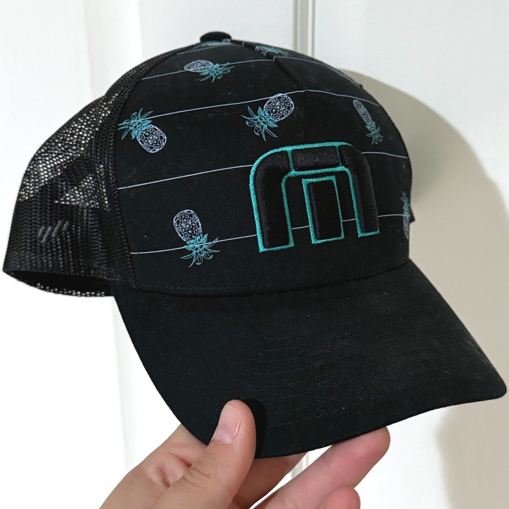 TravisMathew Mens Black Pineapple Print Trucker Hat Snapback Mesh Golf Cap